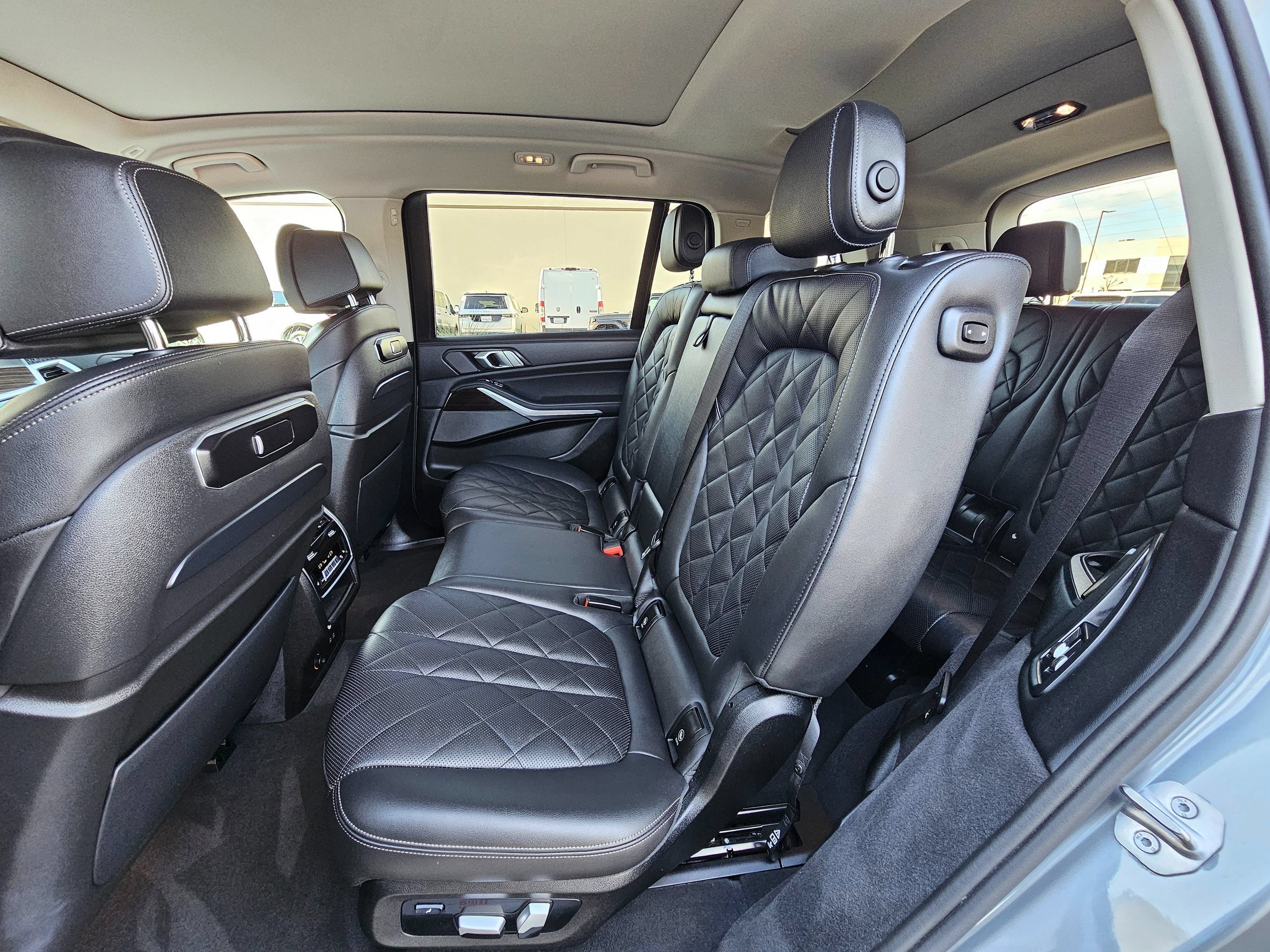 Used 2025 BMW X7 xDrive40i AWD/4WD image 18