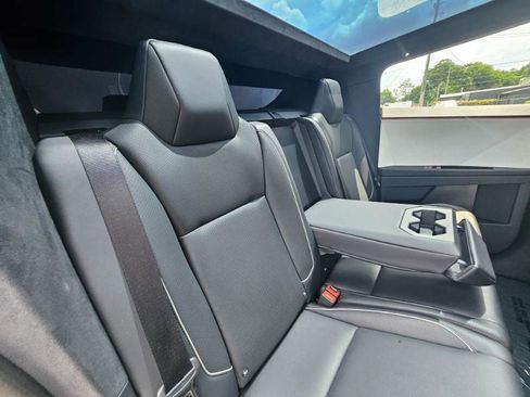 Used 2024 Tesla Cybertruck AWD Crew Cab image 82