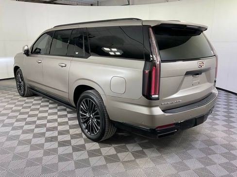 Used 2025 Cadillac Escalade ESV Sport Platinum image 4