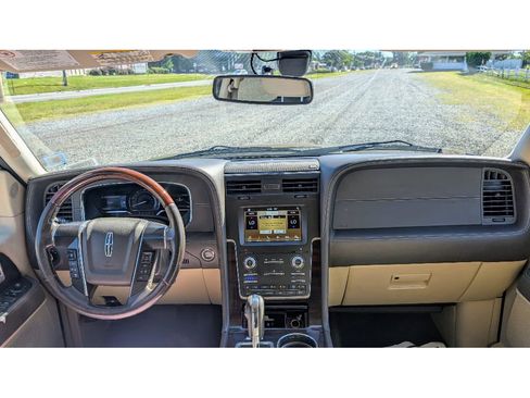 Used 2016 Lincoln Navigator Reserve image 31