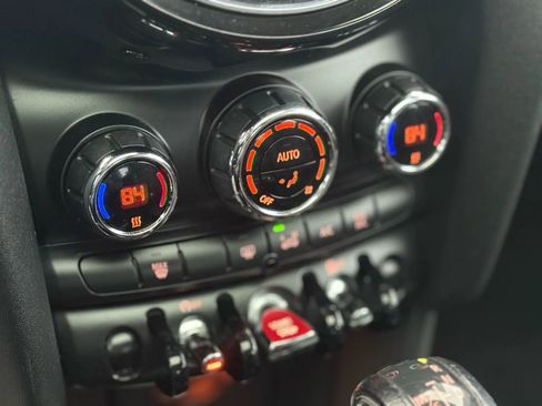 Used 2015 MINI Cooper 4-Door Hardtop image 33