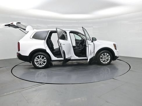 Used 2021 Kia Telluride LX FWD image 3