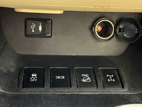 Used 2015 Toyota Highlander XLE image 16