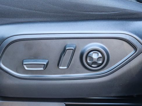 Used 2025 Jeep Grand Cherokee Laredo X RWD image 21