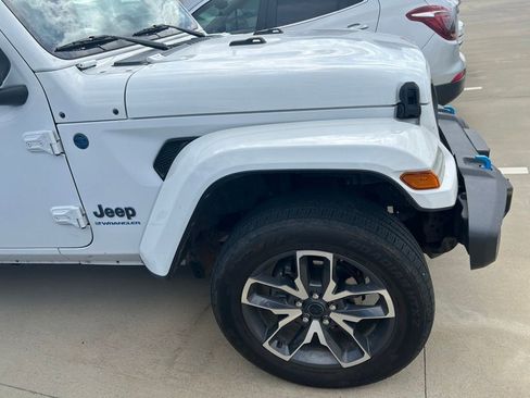 Used 2024 Jeep Wrangler Unlimited AWD/4WD image 2