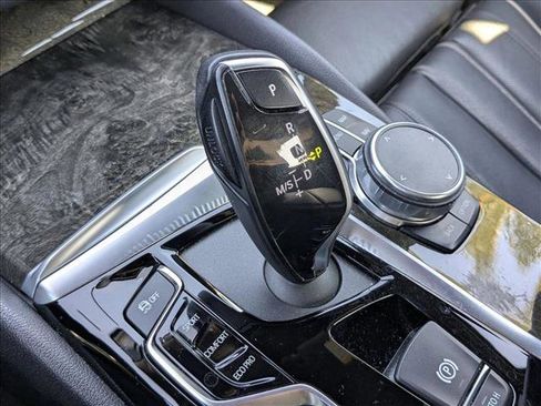 Used 2019 BMW 530e w/ Convenience Package image 12