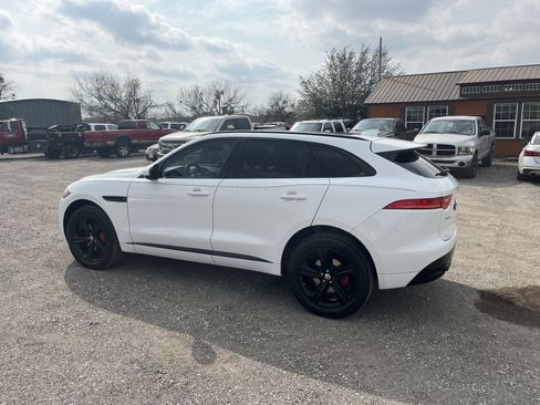 Used 2017 Jaguar F-PACE S image 4