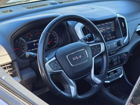 Used 2024 GMC Terrain SLT image 17