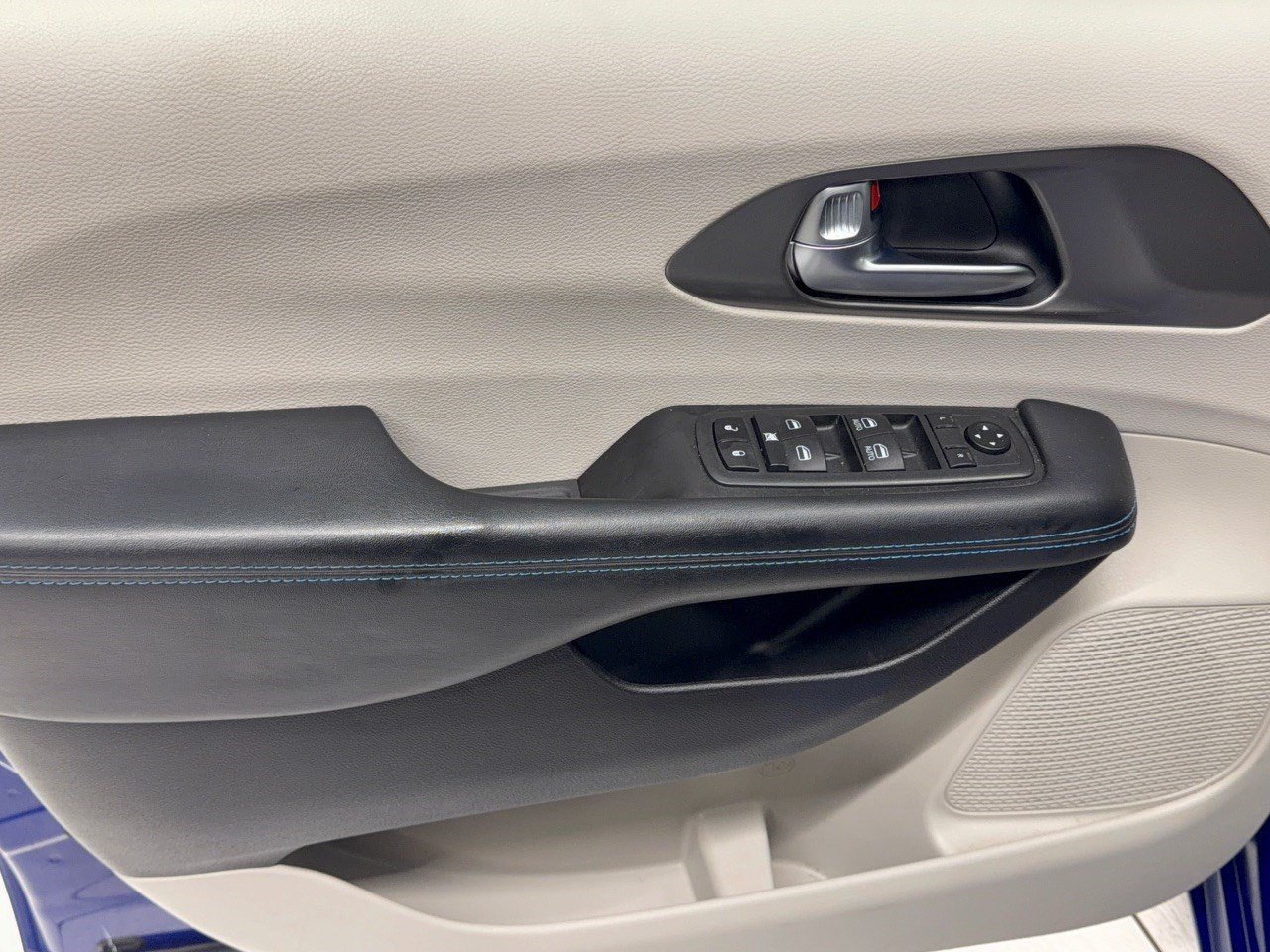 Used 2021 Chrysler Pacifica Touring FWD image 14