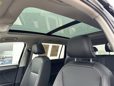 Certified 2022 Volkswagen Tiguan SE w/ Panoramic Sunroof Package image 14