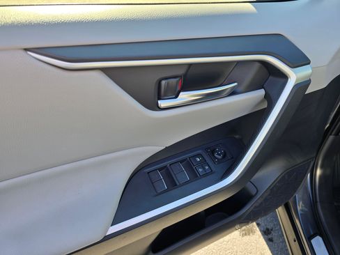 Used 2025 Toyota RAV4 XLE image 20