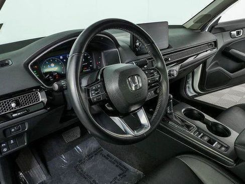 Used 2024 Honda Civic Touring image 3