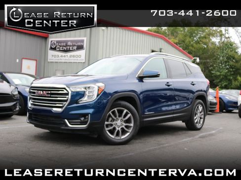 Used 2023 GMC Terrain SLT image 1