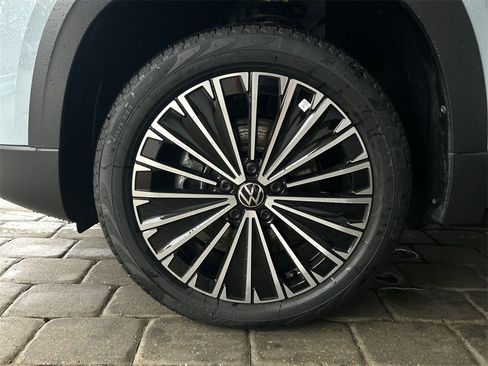 New 2026 Volkswagen Taos SE image 42