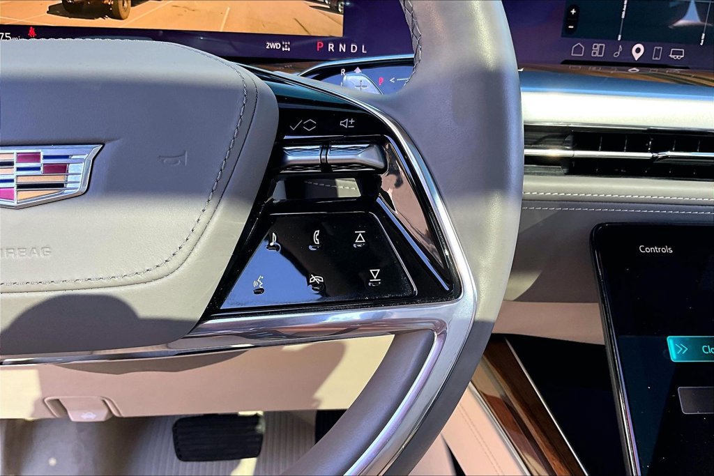 Certified 2025 Cadillac Escalade Premium Luxury Platinum w/ LPO, Floor Liner Package AWD/4WD image 21