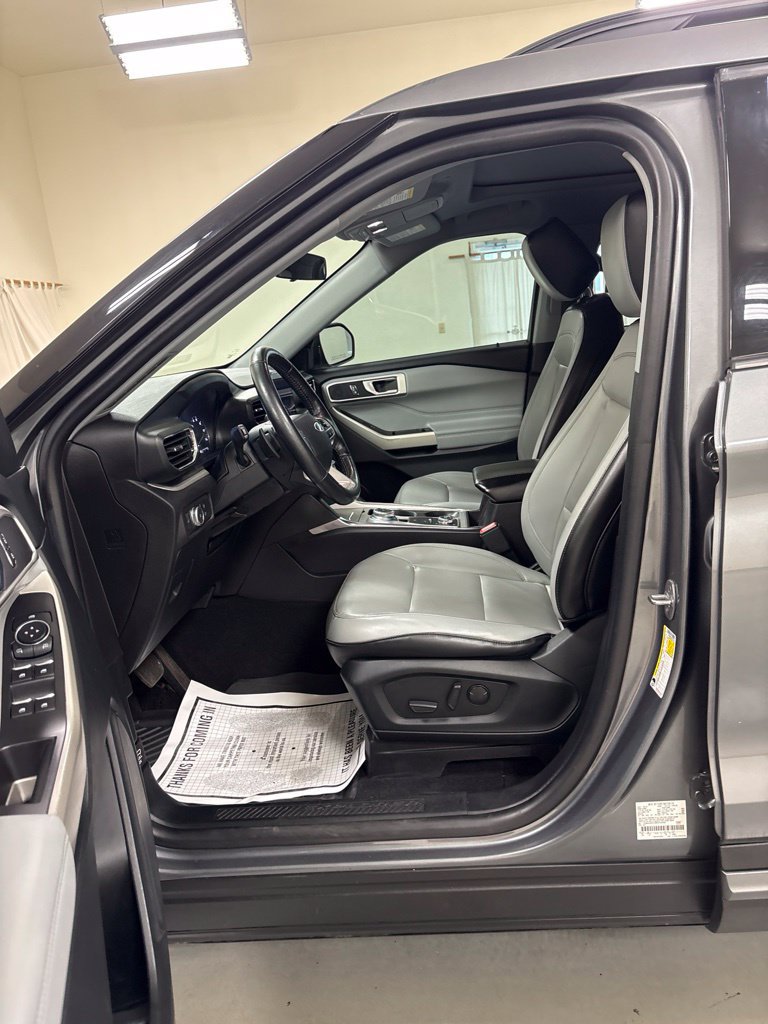 Used 2021 Ford Explorer XLT w/ Equipment Group 202A AWD/4WD image 9