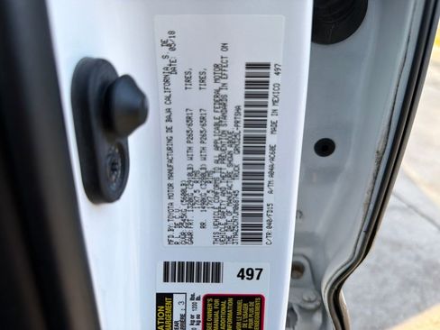 Used 2018 Toyota Tacoma TRD Sport w/ Technology Package image 33