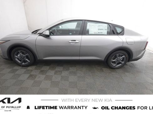 New 2025 Kia K4 LXS image 8