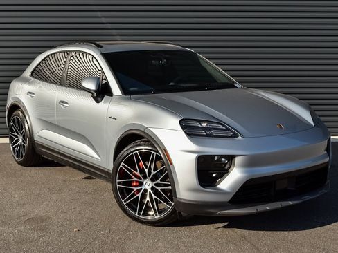 Certified 2025 Porsche Macan 4S Electric w/ Premium Package image 27