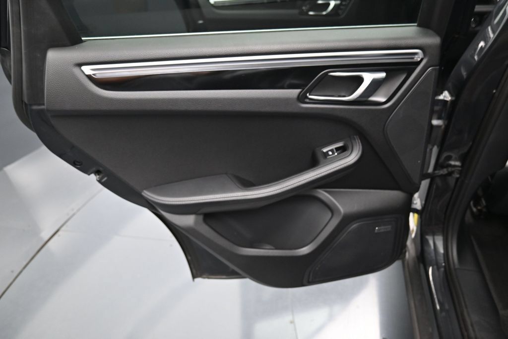Used 2017 Porsche Macan S w/ Premium Package Plus AWD/4WD image 36