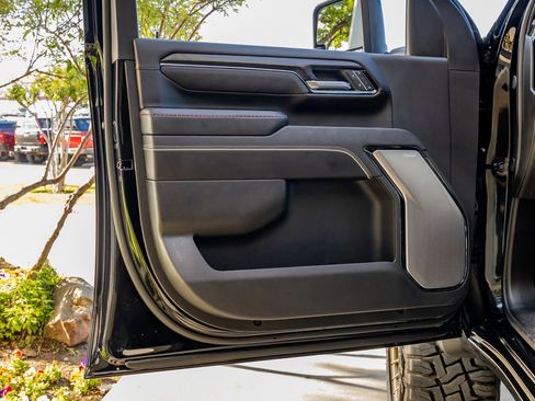 Used 2025 GMC Sierra 2500 AT4X image 35