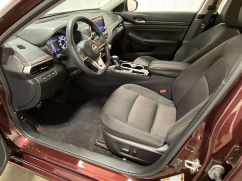 Used 2024 Nissan Altima 2.5 SV image 11