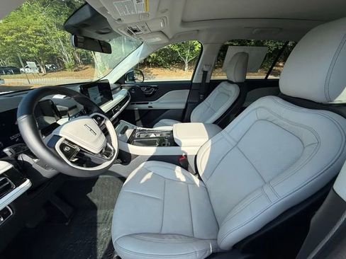 New 2025 Lincoln Aviator Reserve w/ Jet Appearance Package image 12