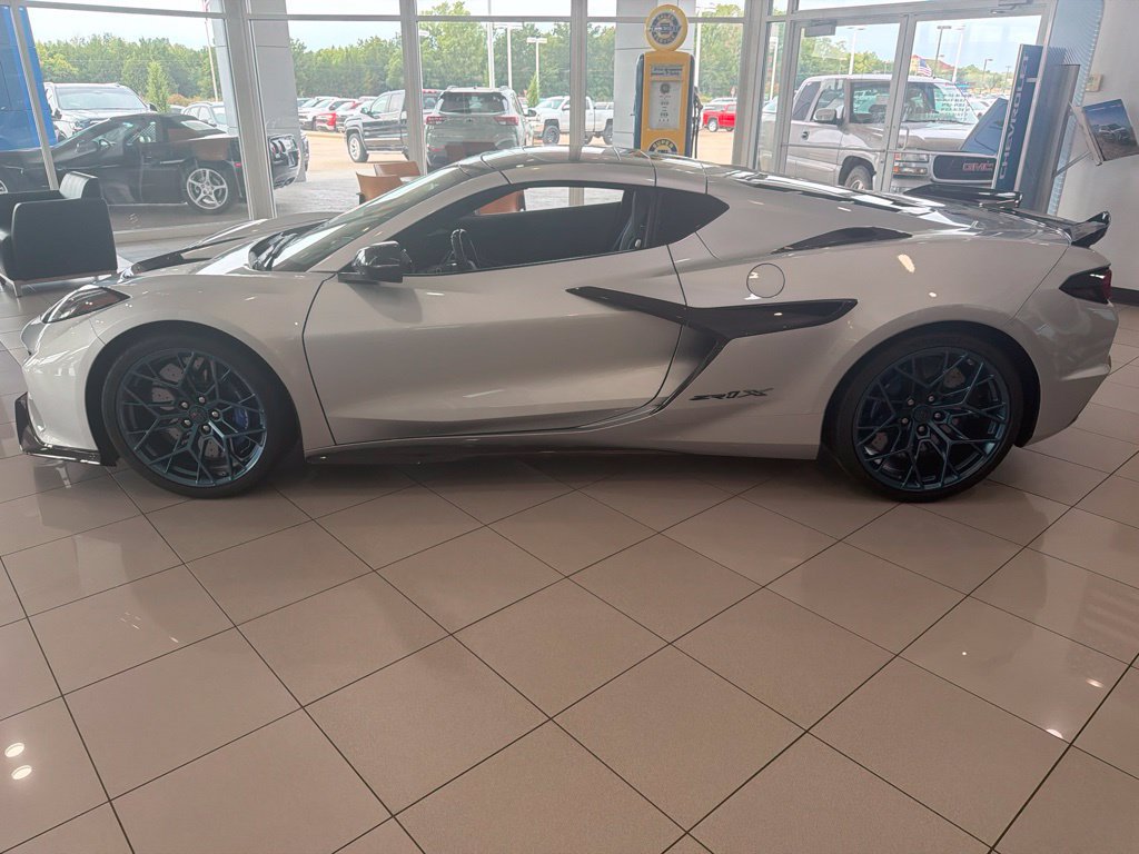 Used 2026 Chevrolet Corvette ZR1X w/ Stealth Interior Trim Package AWD/4WD image 2