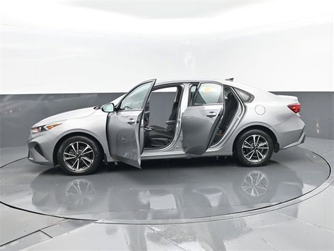 Used 2024 Kia Forte LXS w/ LXS Technology Package image 28