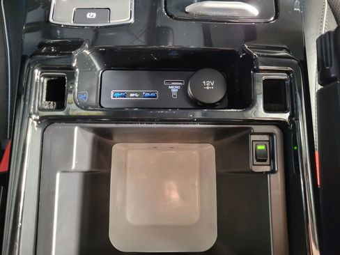 Used 2018 Land Rover Discovery HSE Luxury image 41