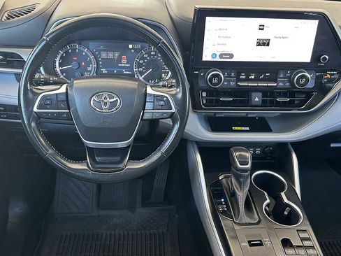 Used 2023 Toyota Highlander XLE FWD image 15