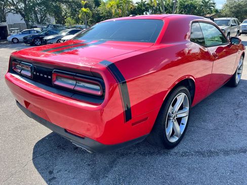 Used 2016 Dodge Challenger SXT image 8