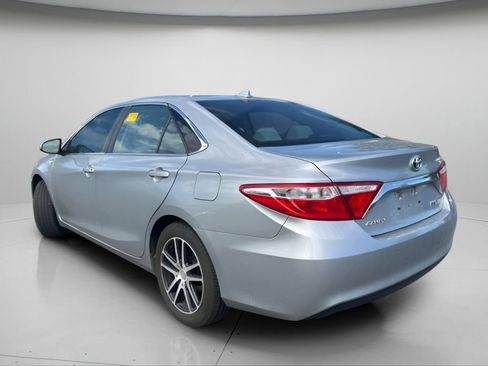 Used 2017 Toyota Camry XLE w/ Moonroof Package FWD image 11