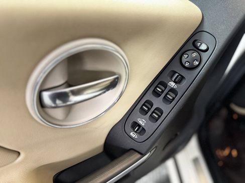 Used 2006 Pontiac Grand Prix GXP w/ Sun And Sound Package image 15