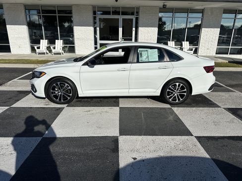 Used 2024 Volkswagen Jetta Sport image 1