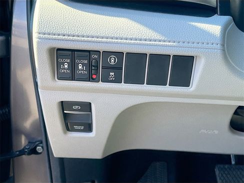 Used 2024 Honda Odyssey EX image 10
