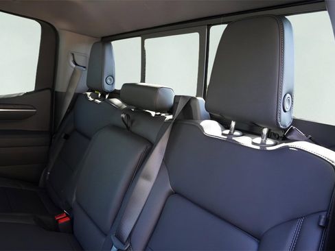 New 2026 GMC Sierra 1500 SLT image 23