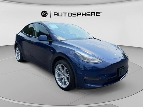 Used 2024 Tesla Model Y Long Range AWD/4WD image 11