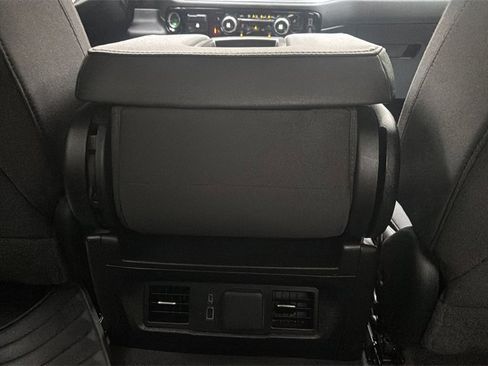 Used 2025 GMC Sierra 1500 Elevation image 11