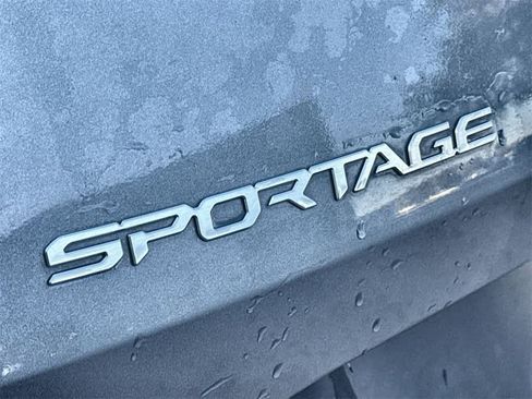 Used 2023 Kia Sportage LX image 9