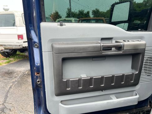 Used 2011 Ford F250 XLT w/ Snow Plow Prep Pkg image 8