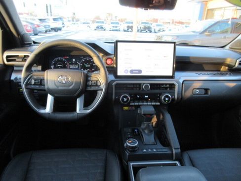 Used 2025 Toyota Tacoma TRD Off-Road image 18