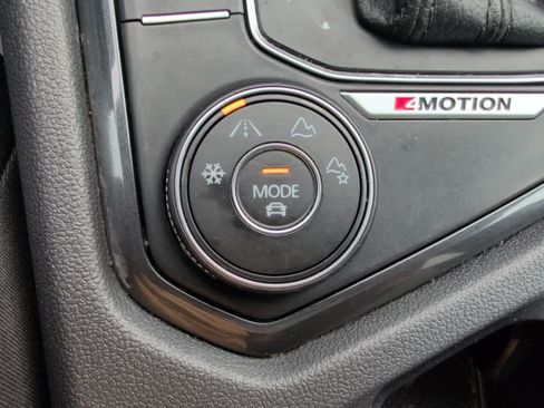 Used 2018 Volkswagen Tiguan SE image 24