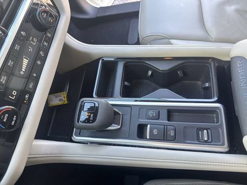 Used 2024 Nissan Pathfinder SL w/ SL Premium Package FWD image 27