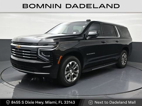 Used 2025 Chevrolet Suburban LT RWD image 1