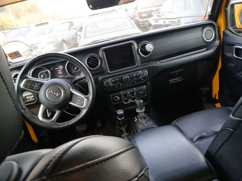 Used 2019 Jeep Wrangler Unlimited Sahara w/ Uconnect 4C Nav & Sound Group image 3