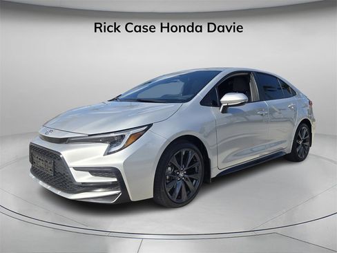 Used 2025 Toyota Corolla SE image 8