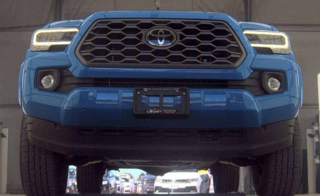 Used 2021 Toyota Tacoma TRD Sport w/ Technology Package AWD/4WD image 3