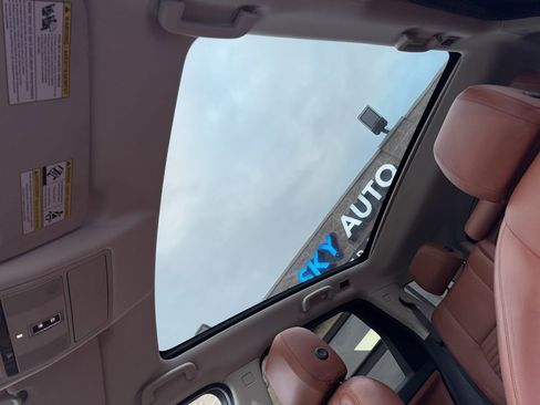 Used 2015 Land Rover Discovery Sport HSE Luxury image 24