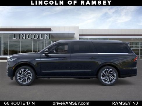 New 2026 Lincoln Navigator L Reserve AWD/4WD image 3